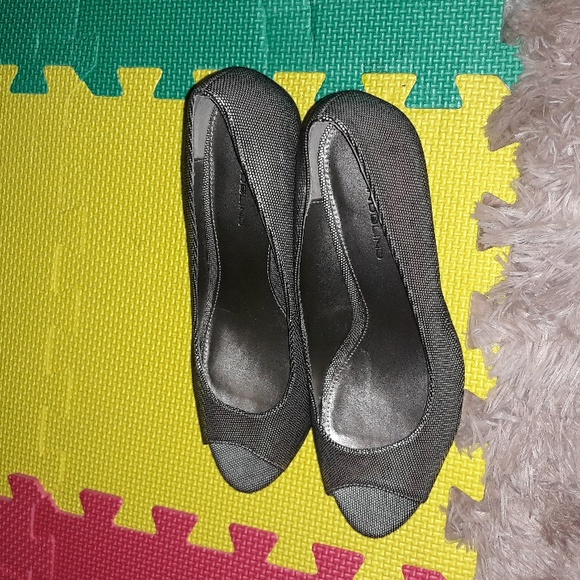 Metallic Bandolino Pumps - Picture 5 of 8